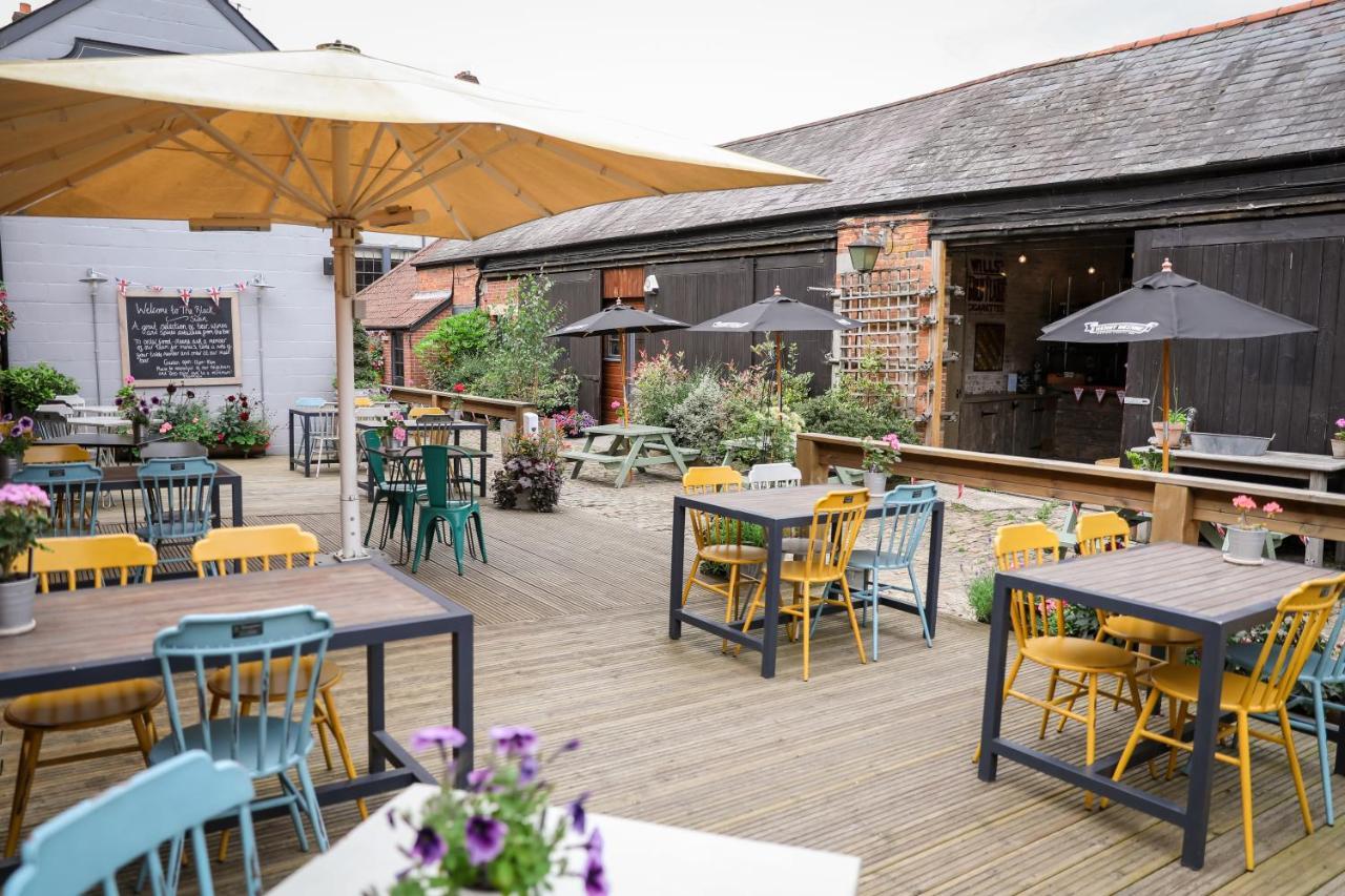 The Black Swan Inn 데비지스 외부 사진